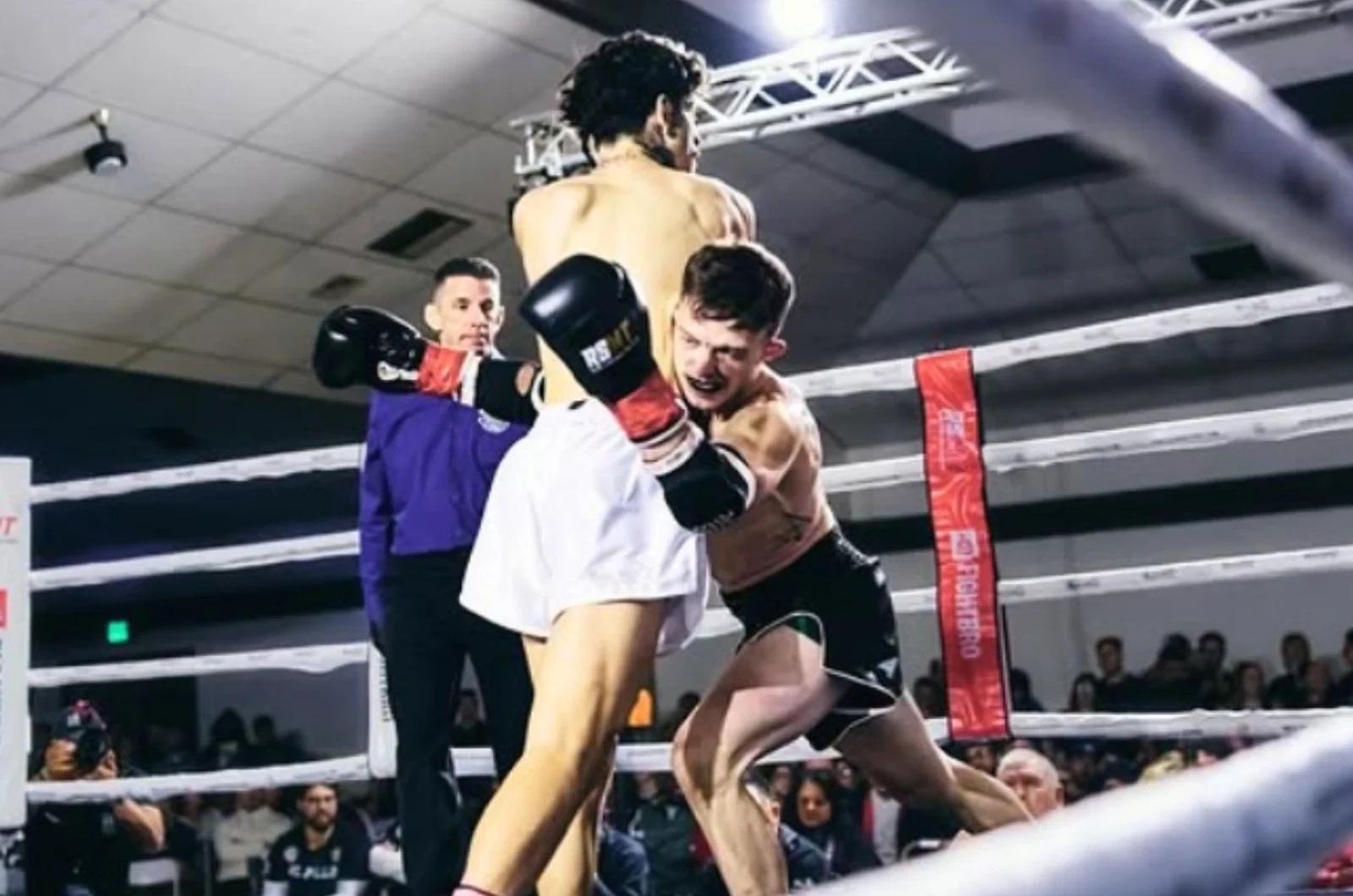 Muay Thai stress relief training at Lopburi Muay Thai
